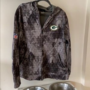 Packers warm up jacket